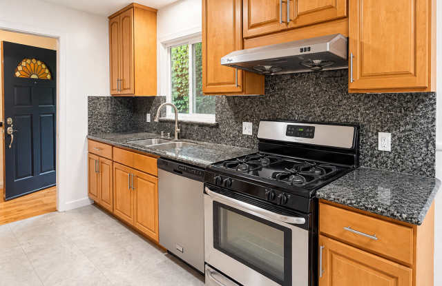 Spacious 3BR/2BA El Cerrito, CA Home with Hardwood Floors, Private Yard & Garage Gallery 4