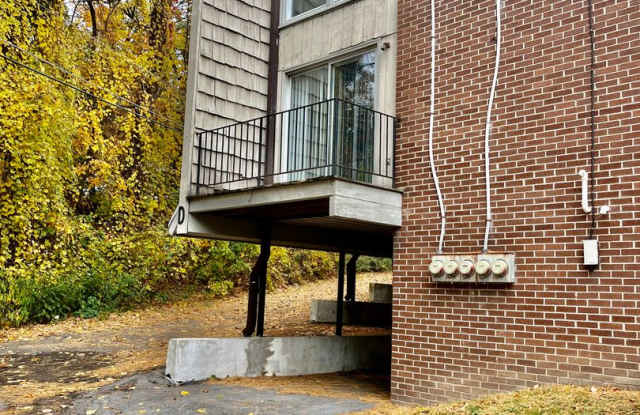 Large Townhouse Community in Great Location Gallery 4