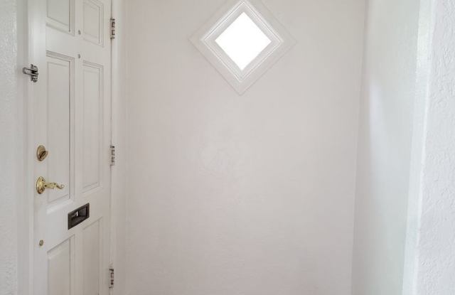 1220 E Canal Drive Gallery 2