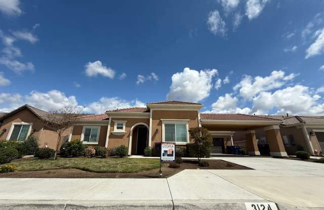 ***JUST REDUCED!!!*** Must See! Beautiful 4 bedroom, 2 bathroom home located in Tulare, CA photos photos