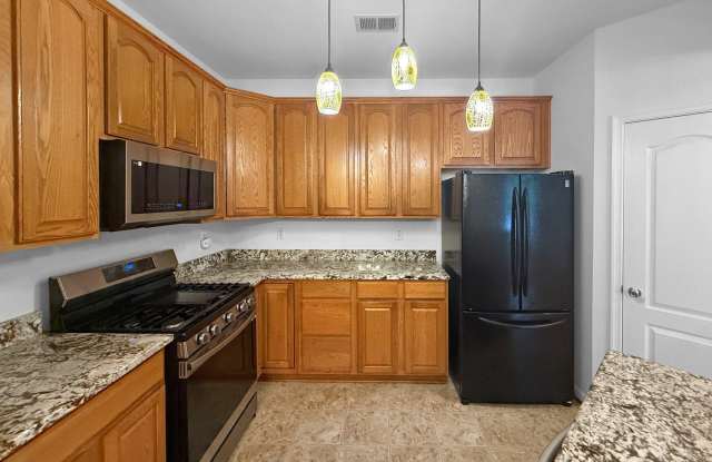 113 WHISKEY CREEK Circle Gallery 2