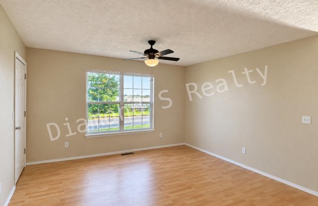 Nice 3 Bedroom Duplex Available Early October! Gallery 3
