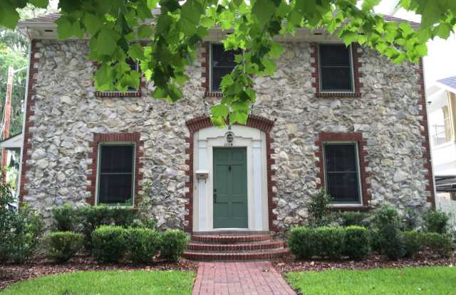 FALL 2026!!! NEWLY REMODELED house just steps away from Norman Hall and Sorority Row photos photos