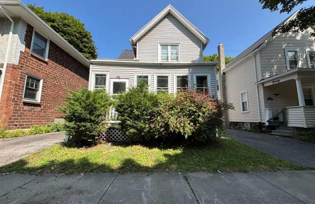 4 Bedroom 2 Bath Single Family House! photos photos