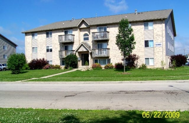 901 Regent Dr - 901 Regent Drive, DeKalb, IL 60115
