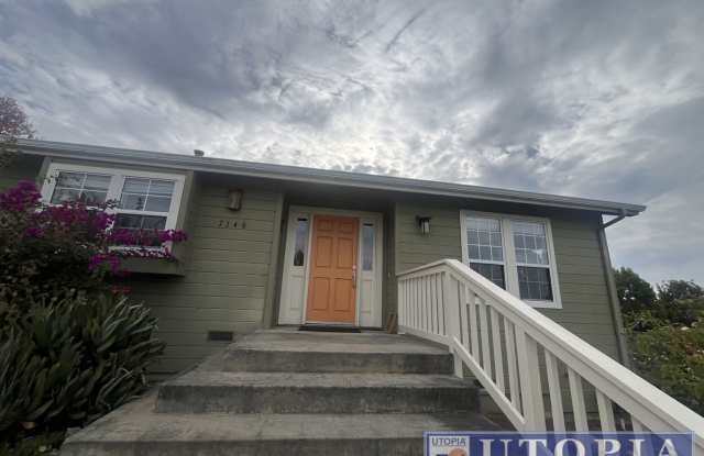 Gorgeous Single Story 3 Bedroom, 3 Bathroom Home Gallery 1