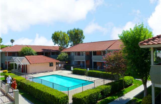 2 bedroom 1 bath available now! photos photos