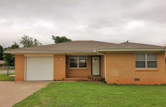 Updated 3 bedroom Near SWOSU $1.200/month photos photos