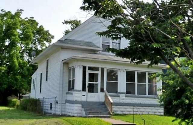 3502 W Broadway photos photos
