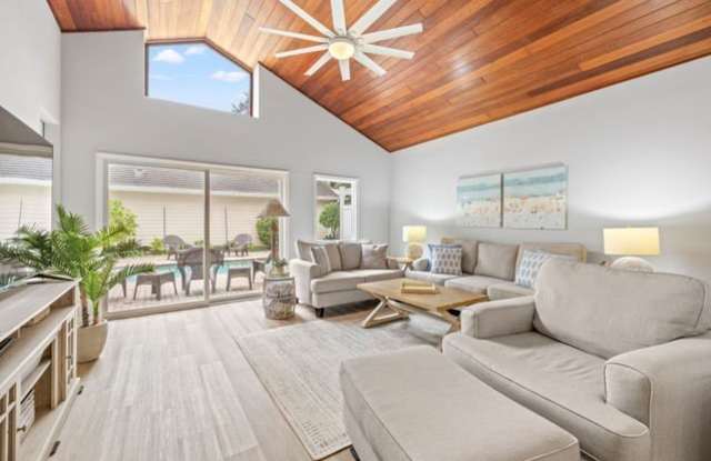 300 S Peppertree Drive Gallery 3