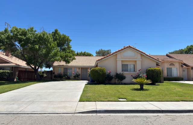 Renovated Spacious East Lancaster Single Story Home photos photos
