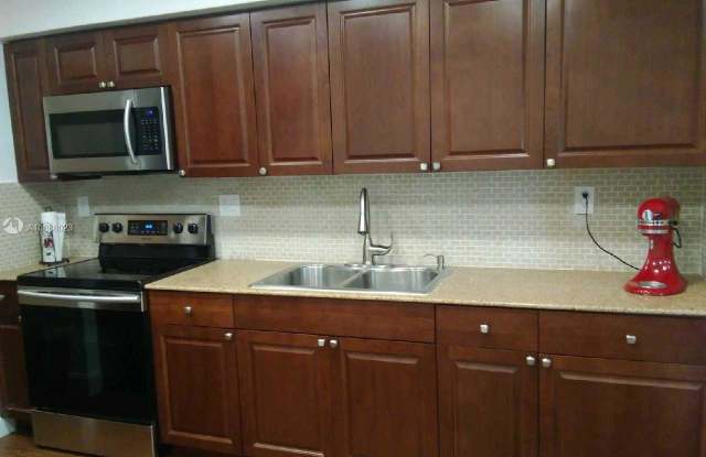 19703 NE 12th Pl Gallery 3