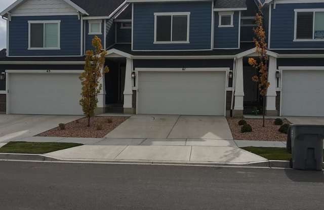 STUNNING 3 bed 2.5 bath Pet Friendly town home! photos photos