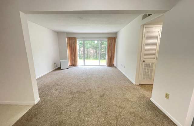 Perfectly located, quiet apartment complex just south of UNC, for graduate / med students - Includes Water/Sewer photos photos
