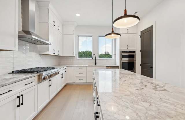 526 Riverfront Ln photos photos