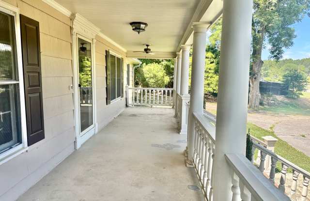 3 bed 2 bath in North Gwinnett High District Gallery 4