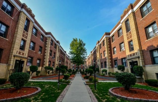 831 Waveland - 831 W Waveland Ave, Chicago, IL 60613