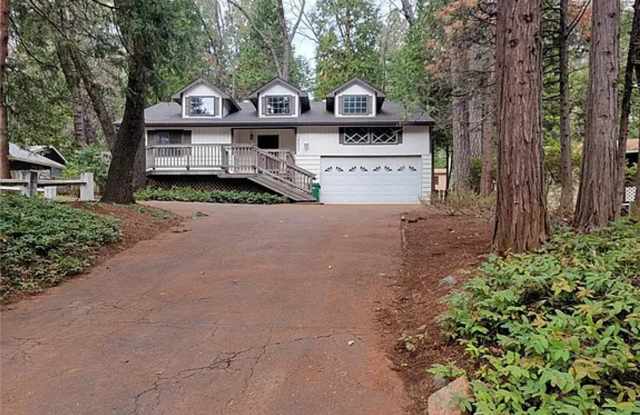Magalia-2 bed 2 bath home with garage. Natural Landscaping, wood stove Gallery 3