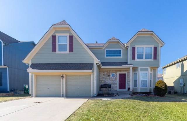 16326 South Parkwood Street - 16326 South Parkwood Street, Olathe, KS 66062