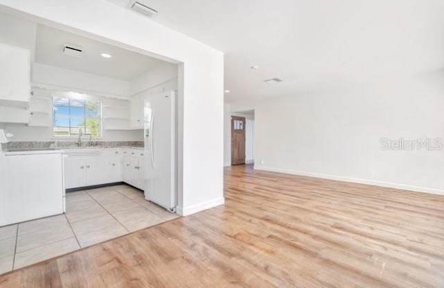 3800 BOBOLINK Lane Gallery 4