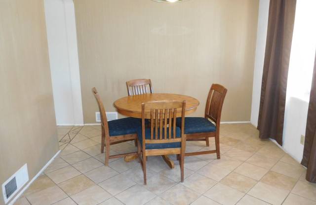 808 Cardenas Dr NE Gallery 4