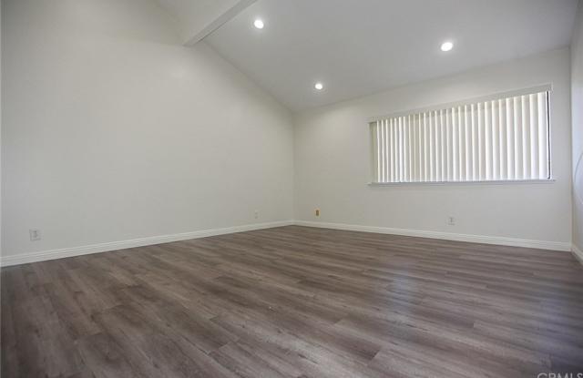 28209 Ridgepoint Court Gallery 3