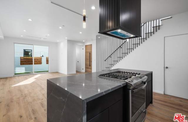 839 N Mccadden Pl Gallery 1