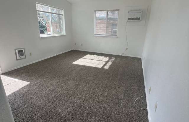 Newly Renovated 3 Bedroom, 1 Bathroom Home - Near Sky Lakes and Oregon Tech! photos photos