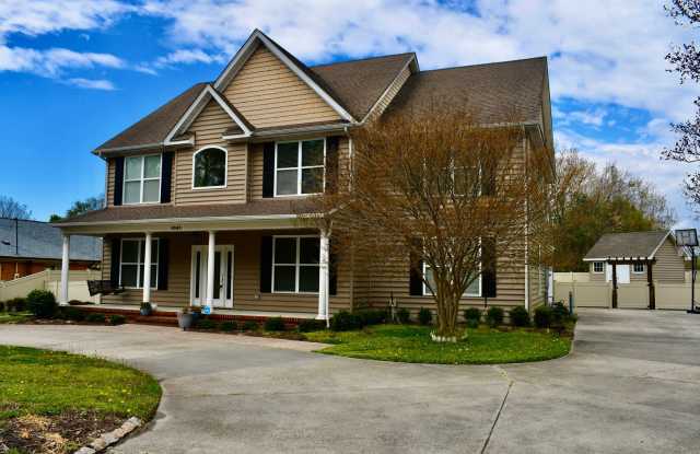 Beautiful, large home with Private Pool - 1081 Kempsville Road, Chesapeake, VA 23320