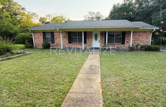 Charming, Spacious, 3BR/2BA Brick Home – Mobile, AL Gallery 1