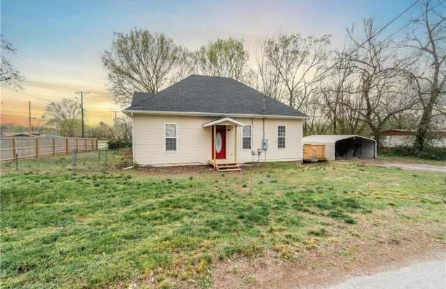 501  SW 2nd  AVE - 501 2nd Avenue Southwest, Gravette, AR 72736