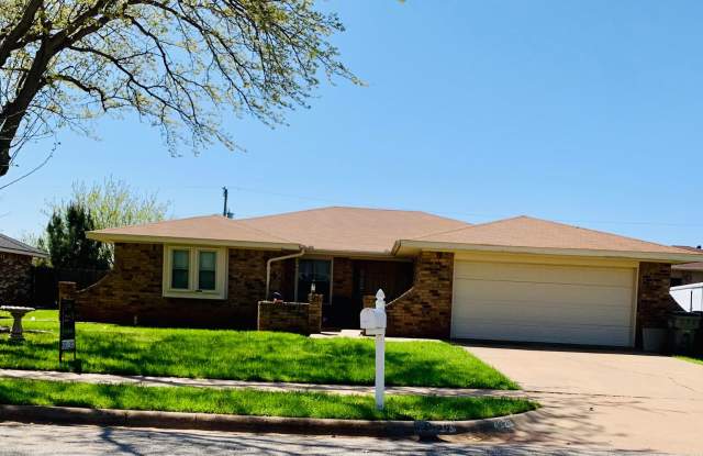 Spacious 3 Bedroom with Office Gallery 3