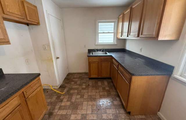 3-BED, 1 BATH BEAUTIFUL SINGLE- FAMILY HOME IN MAPLE HEIGHTS! photos photos