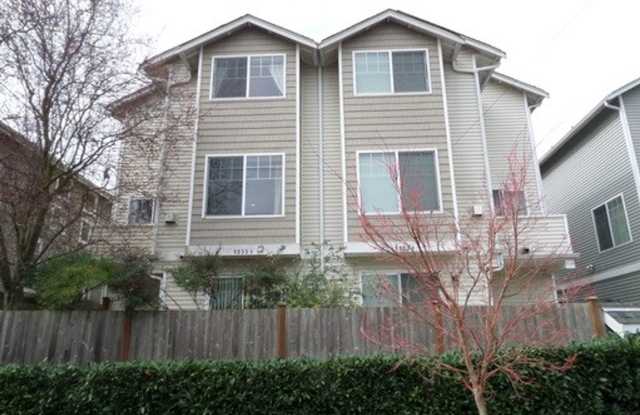 Stunning and Large 3-Bedroom Townhome with Garage FOR RENT in Green Lake!! photos photos