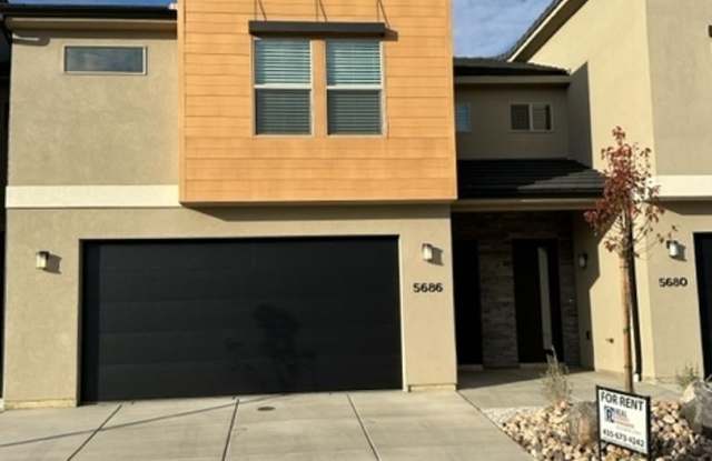 1 year old Townhome in South Desert - 5686 South Duel Lane, St. George, UT 84790