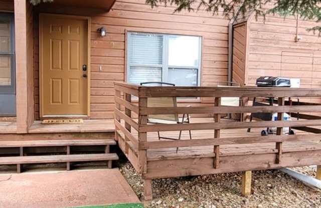 Charming Westside 2 Bedroom- pet friendly - 2230 Stepping Stones Way, Colorado Springs, CO 80904