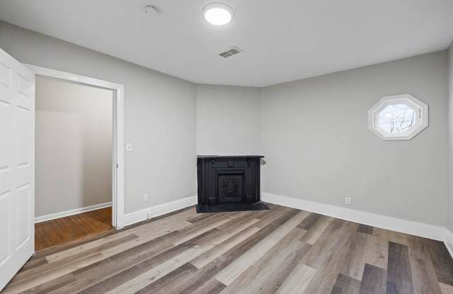 STUNNING! Three bedroom house! Gallery 4