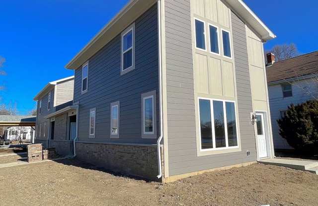 3 Bedroom 3 Bath Duplex! Gallery 1