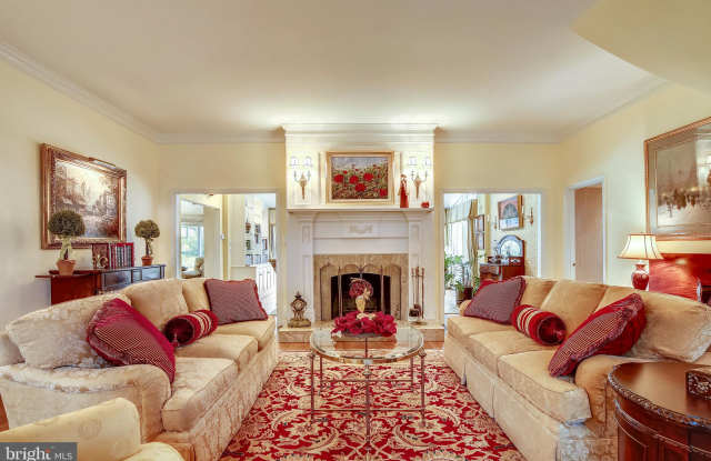 7121 MARINE DRIVE Gallery 4