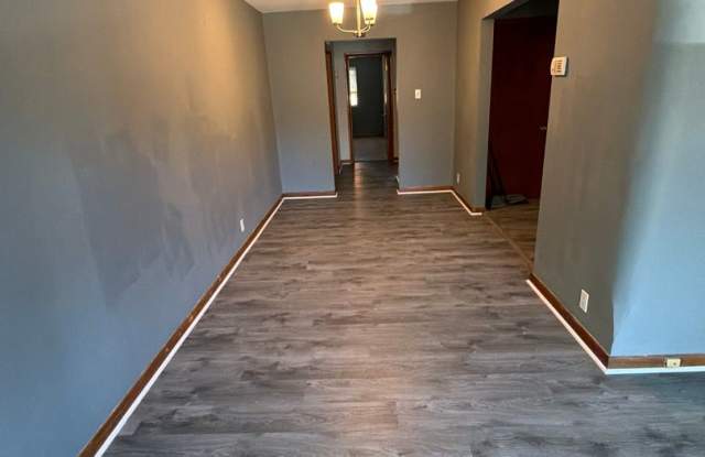 Charming 2-Bedroom First-Floor Apartment with Basement Gallery 4