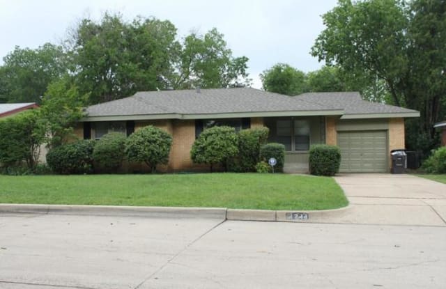 4744 Lowell Lane - 4744 Lowell Lane, Fort Worth, TX 76133