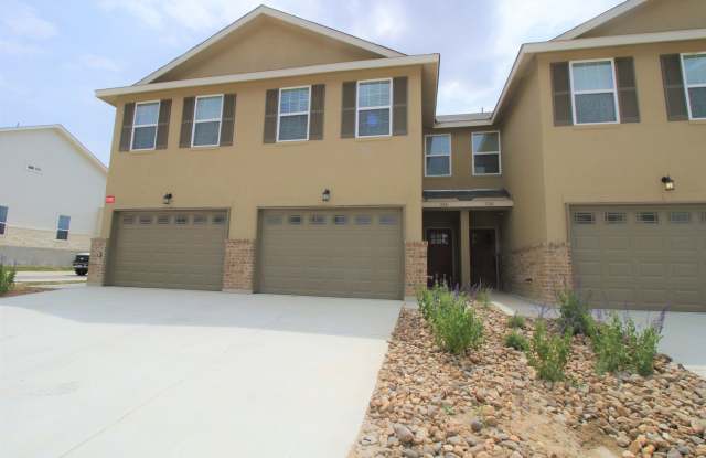 3/2.5/1.5 / Easy Access to IH 35 / Fridge, Washer, Dryer Included/ Fenced in Yard / NBISD photos photos