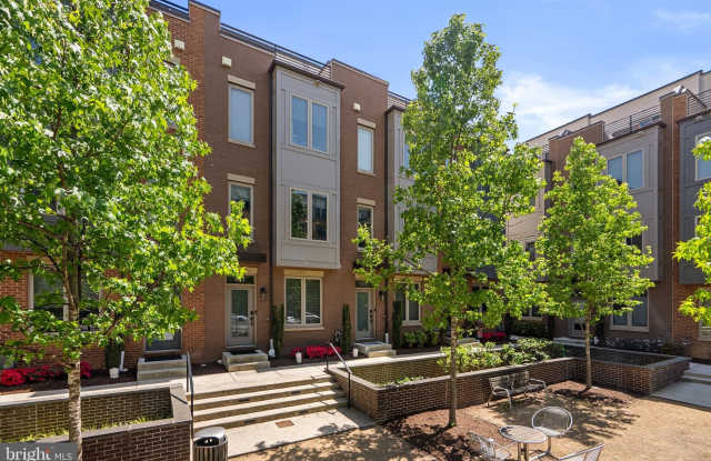 820 THOMPSON Crescent Gallery 2