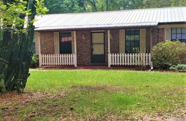 603 HOLLY LN - 603 Holly Lane, Crescent City, FL 32112