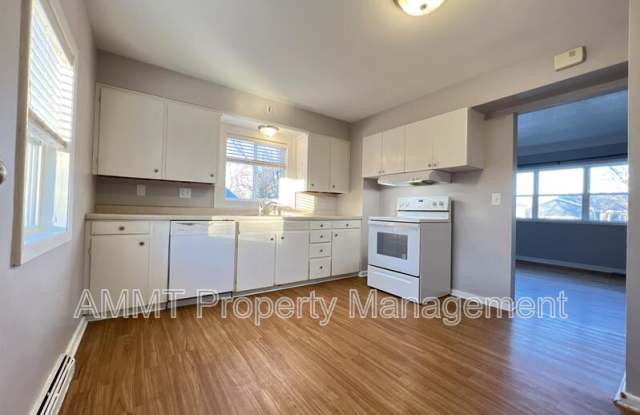 2990 1/2 8th Street - 2990 8th Street, Marion, IA 52302