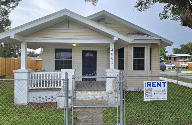 Charming 2-Bedroom Home with Bonus Room  Fenced Yard in South Lakeland! photos photos
