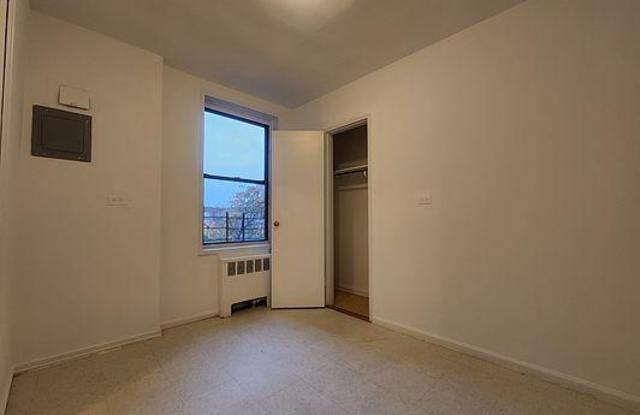 3950 Blackstone Avenue Gallery 4