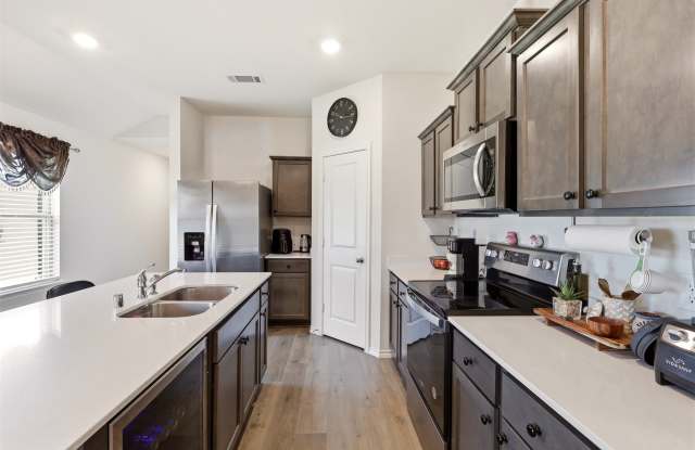 1302 Olivewood Place Gallery 3