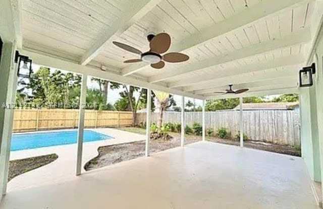 1753 16th Ct N Gallery 4