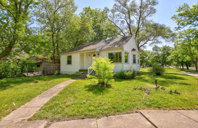 Charming 2 Bedroom Home Available Now! photos photos